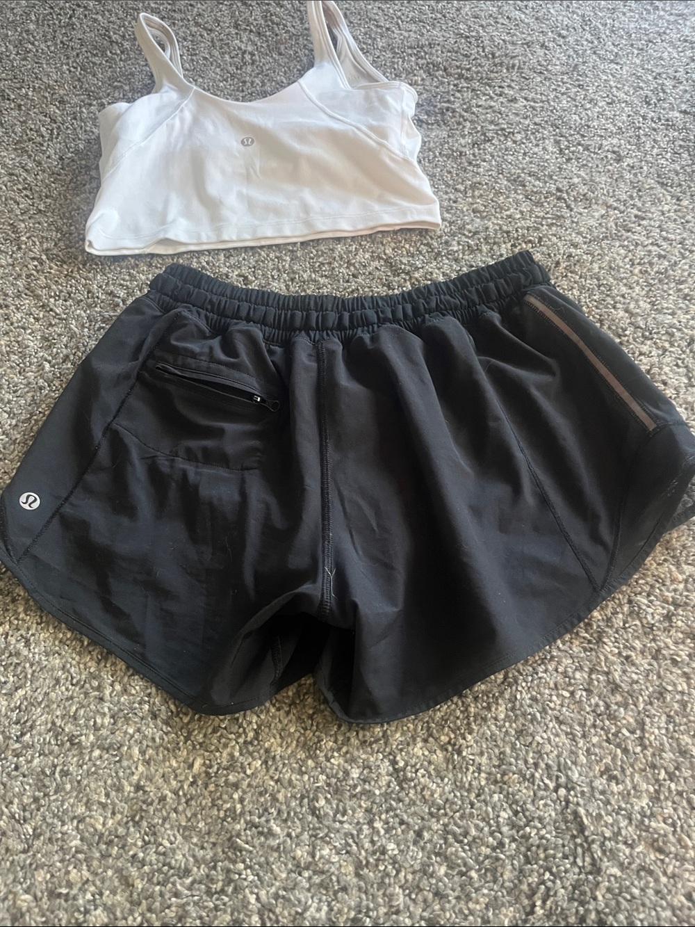 Lululemon Lot Size 6 top, shorts and leggings - Picture 7 of 11
